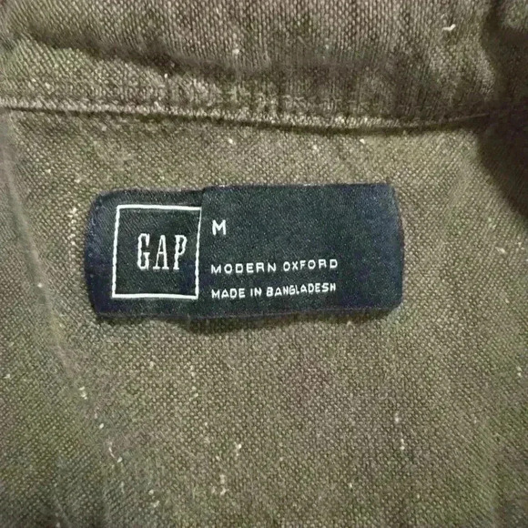 Men’s GrayGap Button Down - Picture 3 of 6